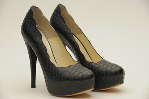 Туфли из черного питона