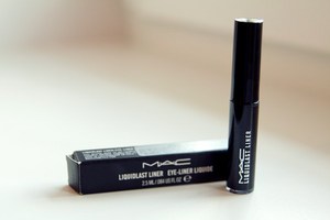 MAC LIQUIDLAST LINER черная