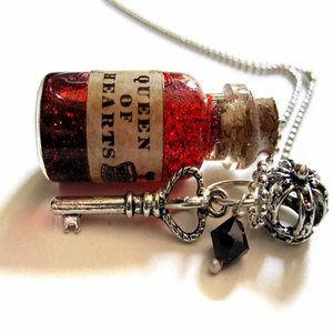 Queen Of Hearts Alice In Wonderland Snow Globe Glass Vial Necklace