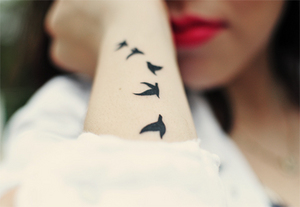 hand, eyeliner, birds...