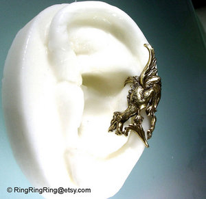 Griffin ear cuff