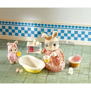 Sylvanian Families "Мама Флора купает малышку Сандру"