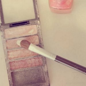 косметики (тушь и тени Lancome, блеск для губ MaxFactor)