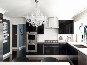 чёрно-белую кухню
