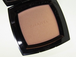 Chanel Poudre Universelle Compacte in Jasmin весна 2012