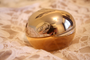 DKNY Golden apple