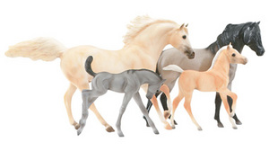 Breyer: Набор из 4-х лошадей из сериала "Облако"