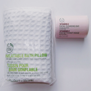 The Body Shop Inflatable Bath Pillow