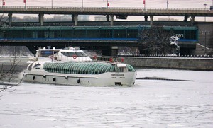 Покататься на ледоколе по Москва-реке