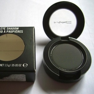 mac typographic eye shadow