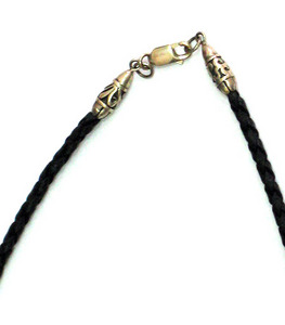 Шнурок кожаный плетеный с серебряным замком BSP 105