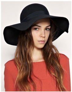 Floppy hat