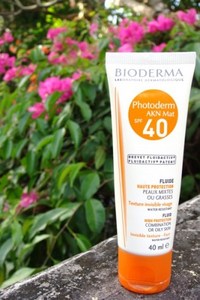 Матирующая эмульсия «Photoderm AKN Mat SPF 40» от Bioderma