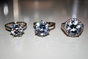 кольцо  с камнем  под бриллиант