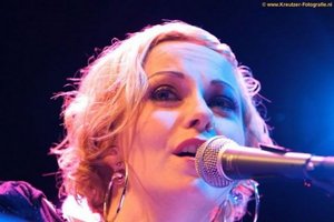 концерт Anneke van Giersbergen за бугром