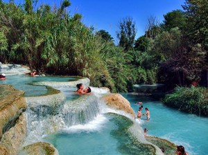 Посетить курорт Terme di Saturnia в Италии (Тоскана))