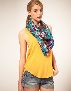 Pieces Florissa Floral Snood