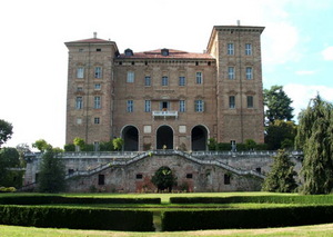 Замок Castello Ducale di Aglie