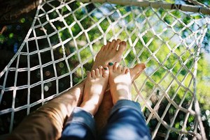 lie in hammock