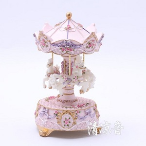 Карусель с лошадками