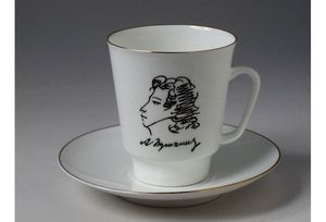 собирать фарфоровые кофейные чашки