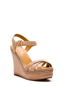 Wedge with chain detail