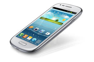 Телефон Samsung Galaxy S III mini