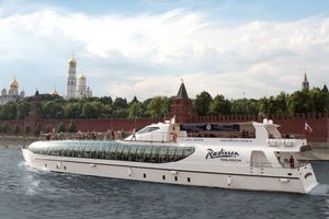 Ужин для двоих и прогулка по Москве-реке на яхтах флотилии «Рэдиссон Ройал, Москва»