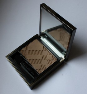 Burberry sheer eye shadow Almond №6