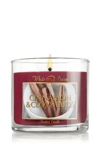 White Barn  4 oz. Small Candle  Cinnamon & Clove Buds