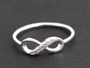 кольцо со знаком бесконечности