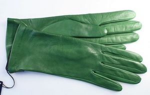 Изумрудно-зеленые кожаные перчатки