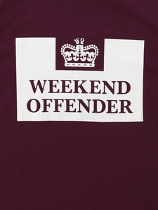 Бордовая футболка weekend offender