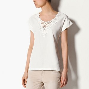 T-SHIRT WITH A ROMANTIC BIB FRONT