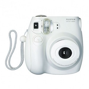фотоаппарат Fuji Instax Mini или Polaroid PIC300