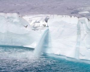 Ледяные водопады в заповеднике Свальбард, Норвегия