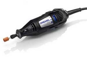 DREMEL с набором насадок по дереву и металлу