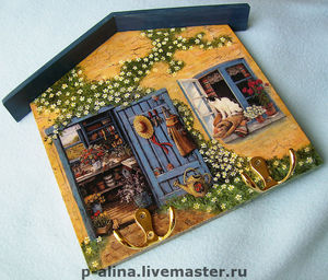 Ключница-домик в деревенском стиле.