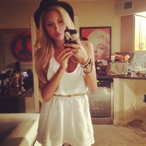 белое платьице