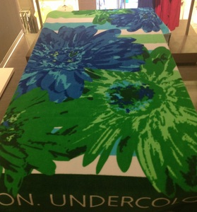 пляжное полотенце фирмы Benetton