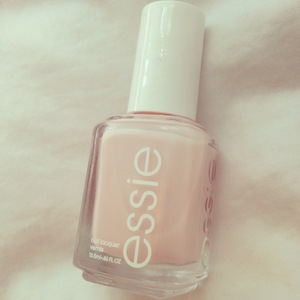 Лак Essie ballet slippers