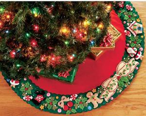 Mary Engelbreit Wreath Tree Skirt Felt Applique Kit by Bucilla