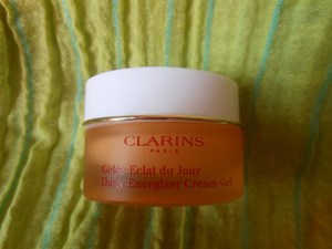 Clarins Daily Energizer Cream – дневной крем, придающий сияние коже.