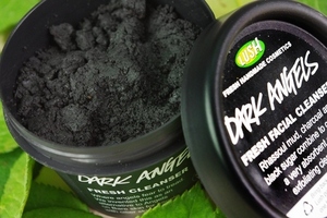 Lush Dark Angels Facial Cleanser