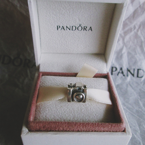 pandora charm camera