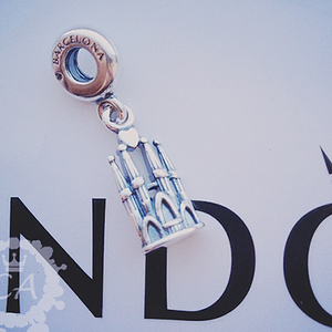 pandora charm la sagrada familia