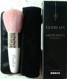 кисть для метеоритов Guerlain