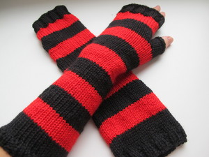 красно-чёрные митенки