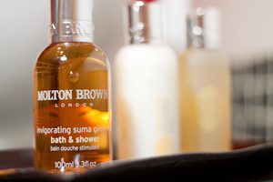 Гели для душа Molton Brown