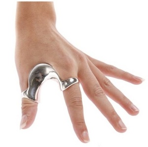 Double finger ring by Betony Vernon